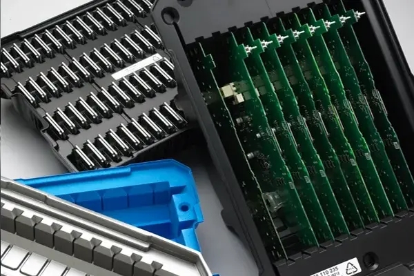 Blister trays for packaging and transporting semiconductors and chips